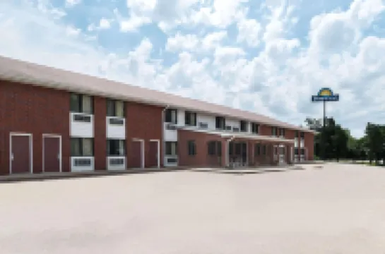 Travelodge by Wyndham Lincoln South فنادق في 