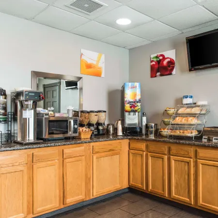 Quality Inn Austintown-Youngstown West