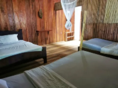 Capitán Morgan Lodge CR Hotel-Restaurant โรงแรมใน