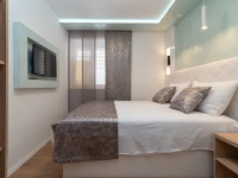 Mornar Hotels in Arbanija