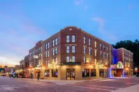 Holiday Inn Express & Suites Deadwood-Gold Dust Casino Hotels in Deadwood