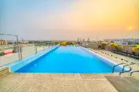 Holiday Inn KOLKATA AIRPORT by IHG - สระว่ายน้ำบนดาดฟ้า