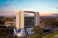 Moxy Sydney Airport Hotel di Mascot