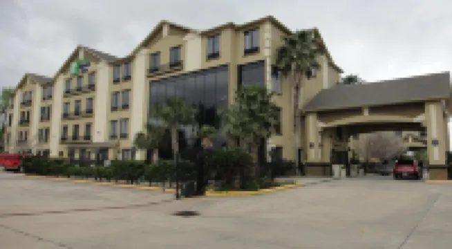 Holiday Inn Express & Suites HOUSTON NORTH INTERCONTINENTAL by IHG Hoteles cerca de National Museum of Funeral History
