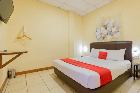 RedDoorz @  Iodium Residence Cikarang Отели в г. East Cikarang
