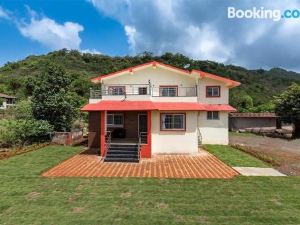 CosmicStays On Air Villa - Best Lakeview of Lavasa