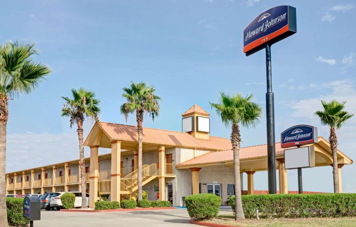 Howard Johnson by Wyndham Galveston