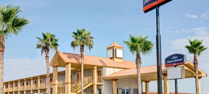 Howard Johnson by Wyndham Galveston Hotels in Galveston