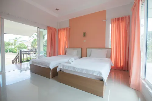Reuan Chom Dao Resort فنادق في Chom Bueng