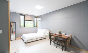 Boryeong (Daecheon) White Pension