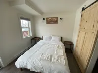 Lovely 1 Bedroom Condo/ Free Parking and Balcony - Condos