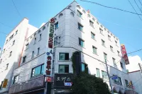 Tongyeong Crown Hotel in zona Yi Sun-Sin Park