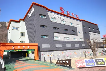 Gongju S Motel Отели рядом с достопримечательностью «Donghaksa»