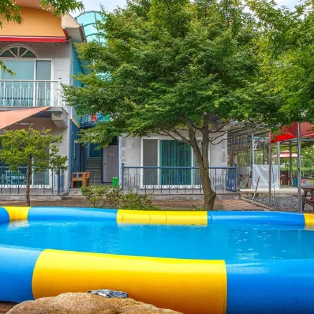 Jecheon Neunggangsong Pension Отели рядом с достопримечательностью «Храм Чонбанса»