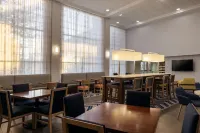 Hampton Inn & Suites State College at Williamsburg Square - Breakfast