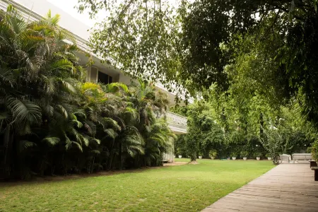 Diplomat, Chanakyapuri New Delhi- A Boutique Hotel Отели рядом со станцией Delhi Cantt