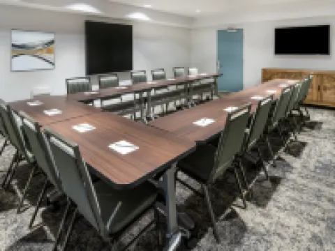 Staybridge Suites DENVER-CHERRY CREEK by IHG Hotels in Glendale