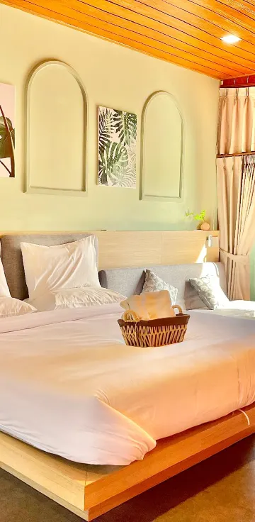 ห้องดีลักซ์ เตียงใหญ่ พร้อมระเบียง