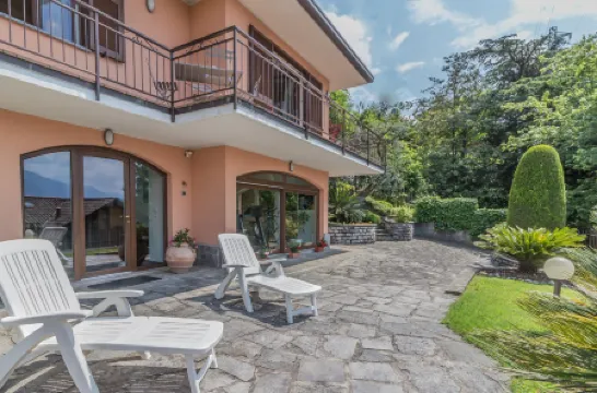 Candy House Отели рядом с достопримечательностью «Villa Monastero»