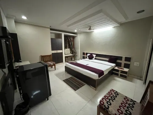 Hotel Anand فنادق في Jhansi Rly. Settl