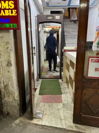 Mahesh Guest House Отели рядом с достопримечательностью «Суоми Вивекананд Гарден»