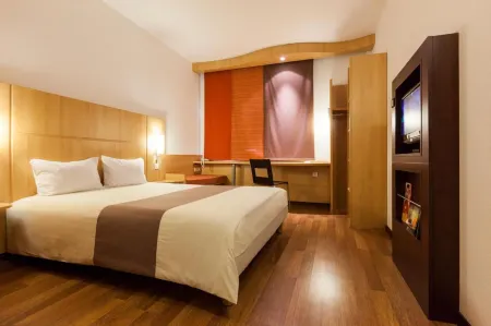 Ibis Tunis Отели рядом с достопримечательностью «Avenue Habib Bourguiba»