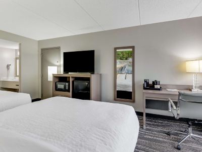 Clarion Pointe Near Erie Casino