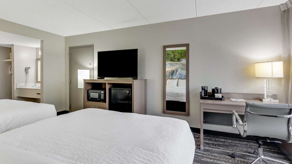 Clarion Pointe Near Erie Casino