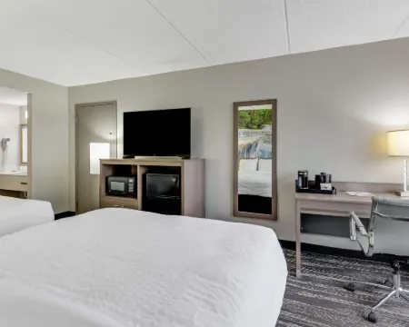 Clarion Pointe Near Erie Casino Hotels in Summit Township