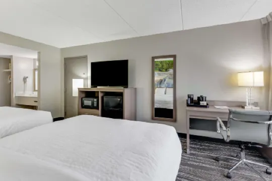 Clarion Pointe Near Erie Casino