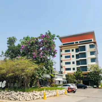 Tone Condorent Hotel Hotels near Wat Sothon Wararam Worawihan