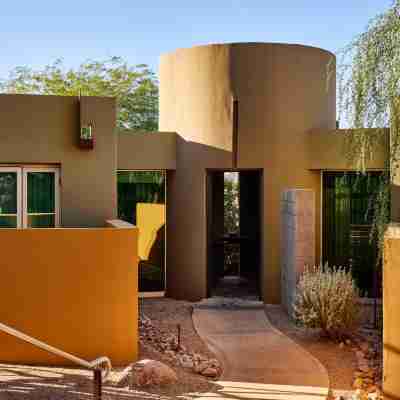 Sanctuary Camelback Mountain Resort and Spa Hotel Exterior