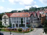 Glockenhof Hotels near St George's Fountain