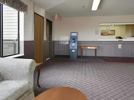 Super 8 by Wyndham Rochelle