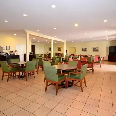 Super 8 by Wyndham Biloxi