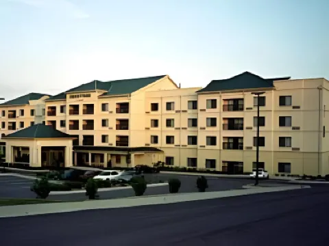 Courtyard Kansas City East/Blue Springs Hotels in 