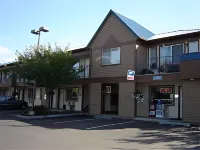 チューリップ イン - 駐車場