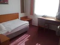 Zur Krone Hotels in Frielingen