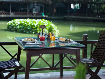 Phương Nam Resort Отели в г. Thuận An