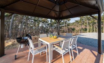 Taean Oaten Pool Villa
