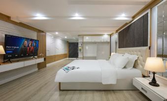 Pina Hotel Boutique Inn