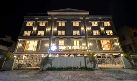 Treebo Premium Median Inn Отели рядом с достопримечательностью «Ramtek Fort Temple»