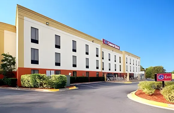 卡明舒適套房酒店 - 亞特蘭大近福賽思北區醫院