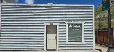 Midtown Condo right on Main St! Walking distance to everything!