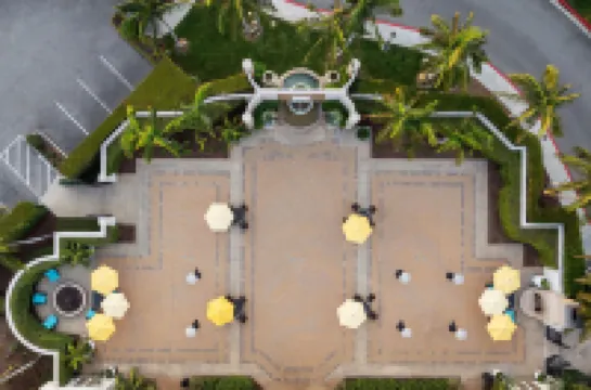 رينيسانس نيو بورت بيتش هوتل فنادق في 