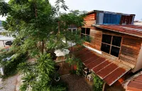 Mae Nam Khiang Sook Poshtel & Craft Home @Chiangkhan Hotel di 