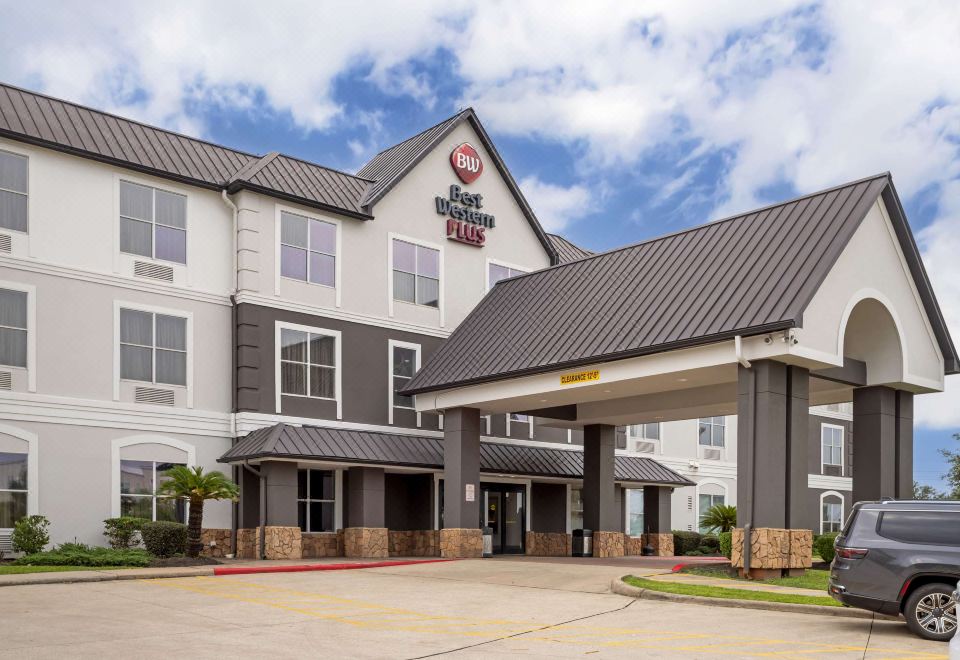 Best Western Plus Airport Inn and SuitesOver view