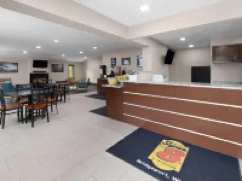 Super 8 by Wyndham Bridgeport/Clarksburg Area ブリッジポートのホテル