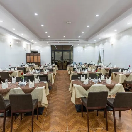 Seven Garden's Hotel