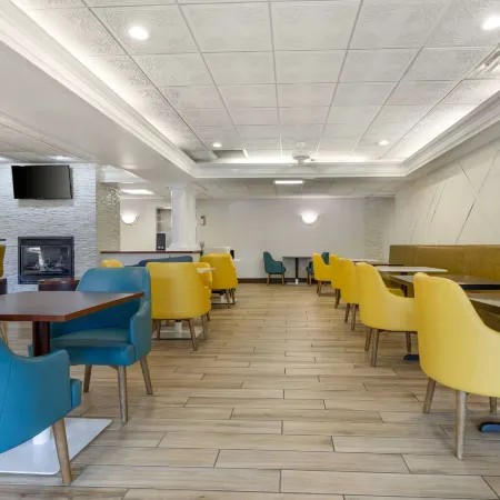 Comfort Inn & Suites LaVale - Cumberland Отели в г. Ла Вейл